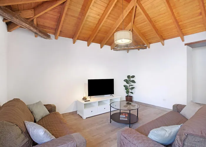 Semesterbostad Casa Marhec *